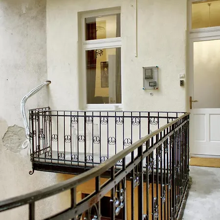 4br , 3bhr With Ac At The Opera Budapest