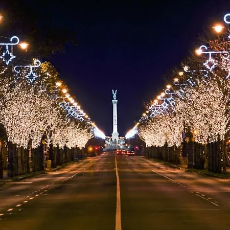 Apartment 4br , 3bhr With Ac At The Opera Budapest