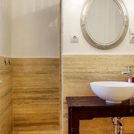 4br , 3bhr With Ac At The Opera Budapest