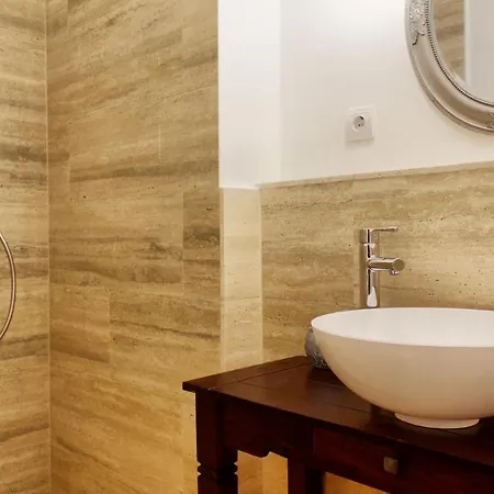 4br , 3bhr With Ac At The Opera Apartment