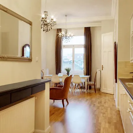 4br , 3bhr With Ac At The Opera Budapest