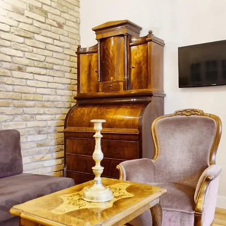 4br , 3bhr With Ac At The Opera Budapest